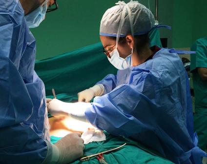 Intercâmbio permite o aprendizado de técnicas cirúrgicas distintas das brasileiras. 